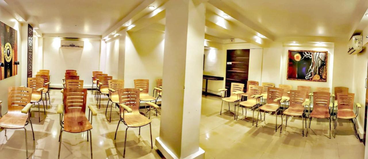 Hotel Samraj Mumbai  Buitenkant foto