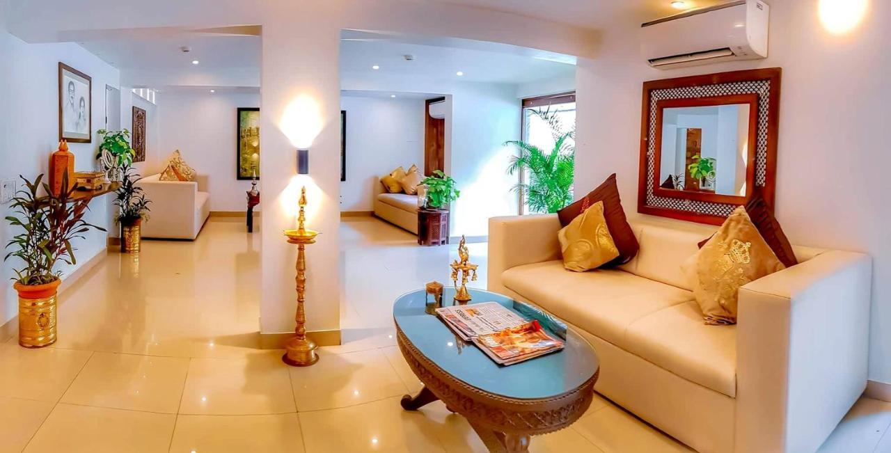 Hotel Samraj Mumbai  Buitenkant foto