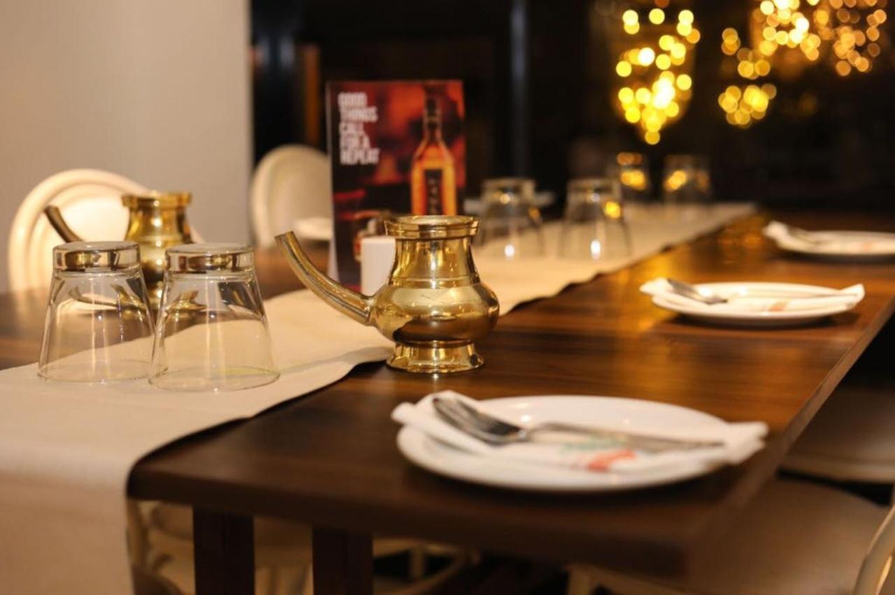 Hotel Samraj Mumbai  Buitenkant foto