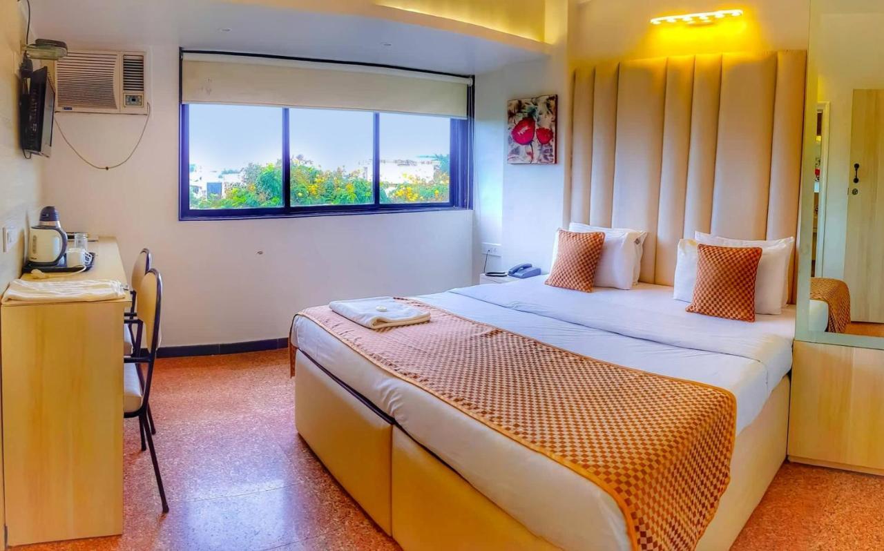 Hotel Samraj Mumbai  Buitenkant foto