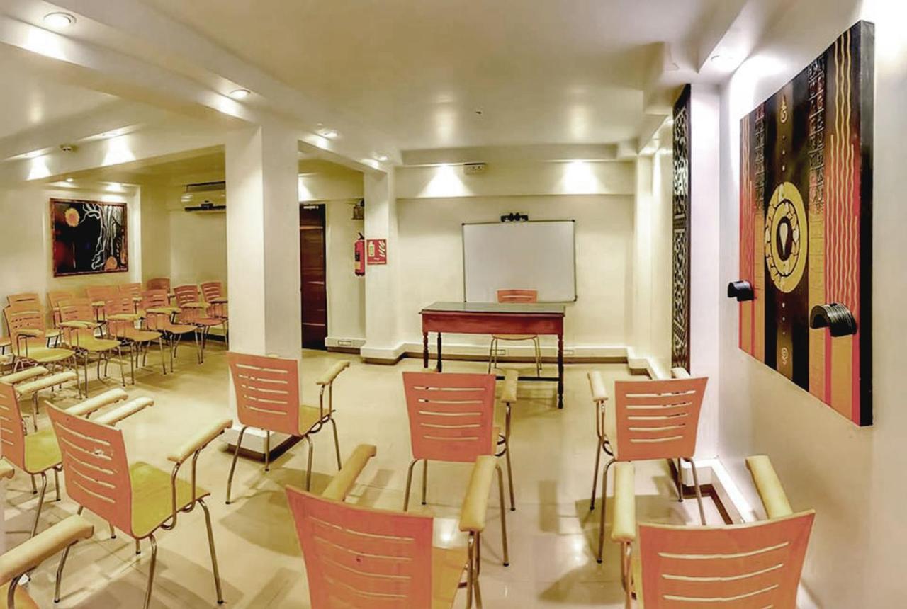 Hotel Samraj Mumbai  Buitenkant foto