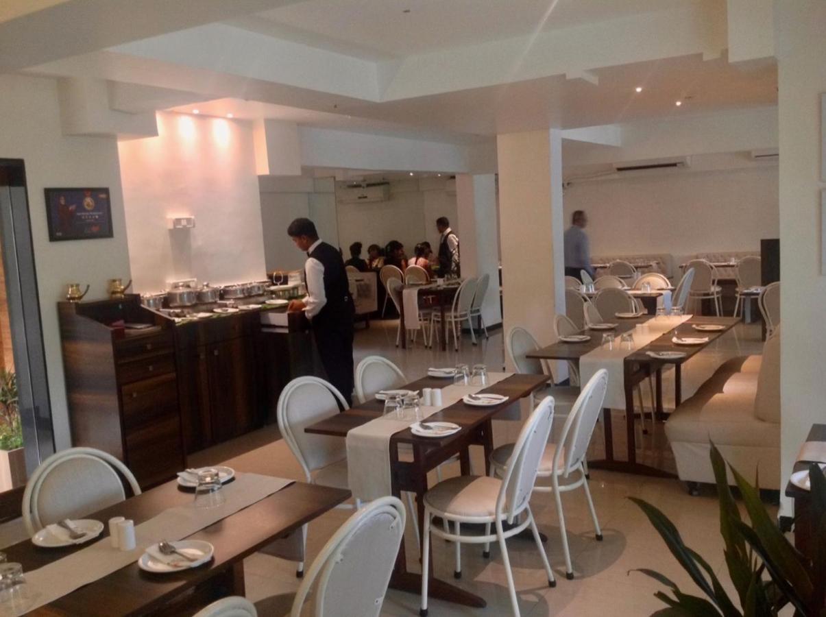 Hotel Samraj Mumbai  Buitenkant foto