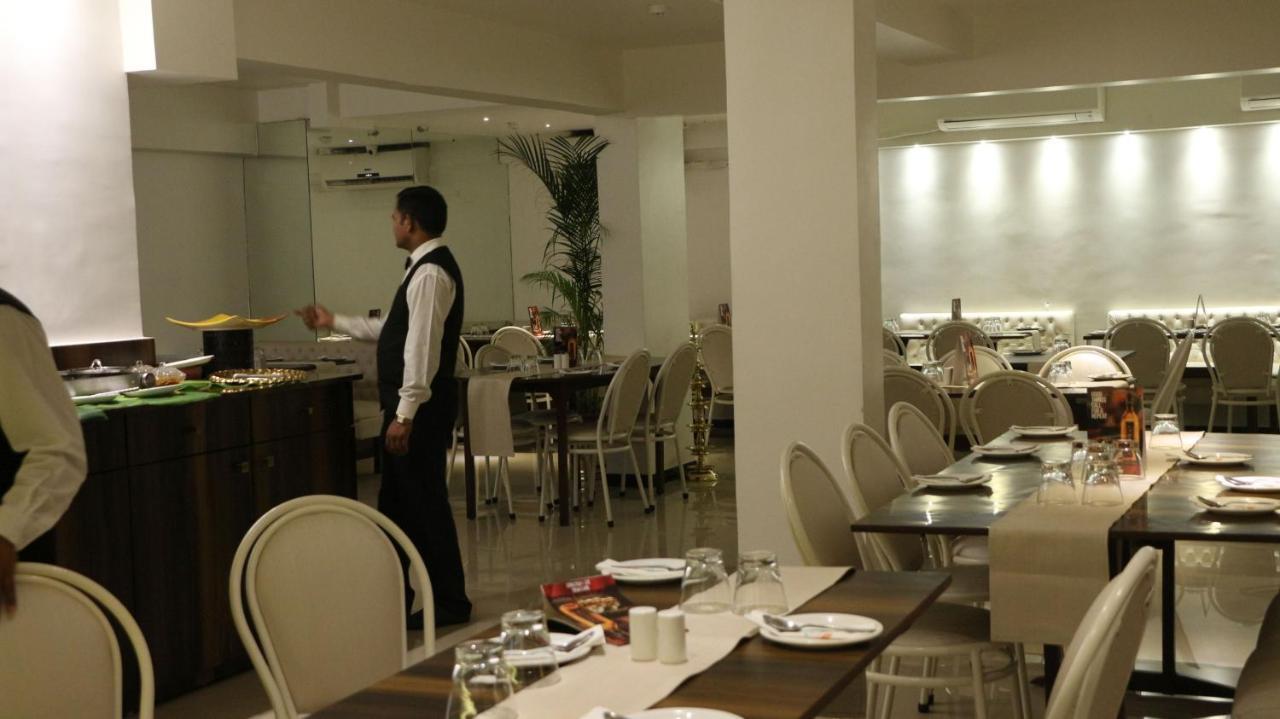 Hotel Samraj Mumbai  Buitenkant foto