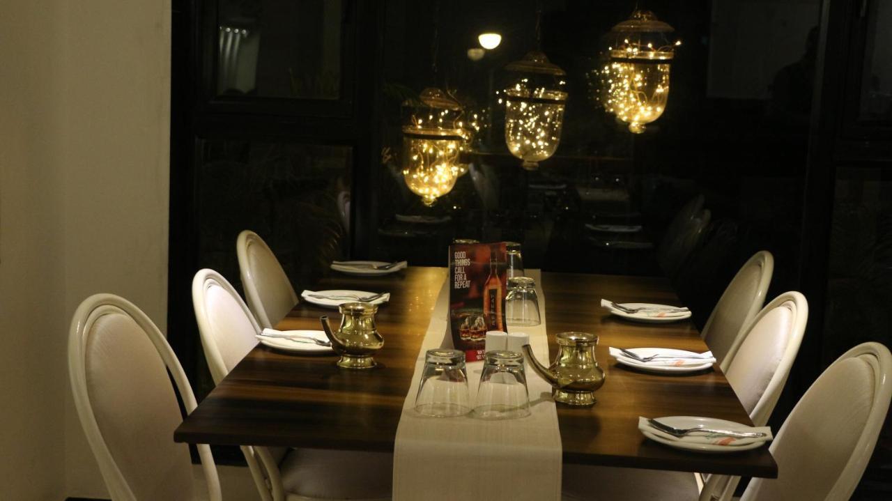 Hotel Samraj Mumbai  Buitenkant foto