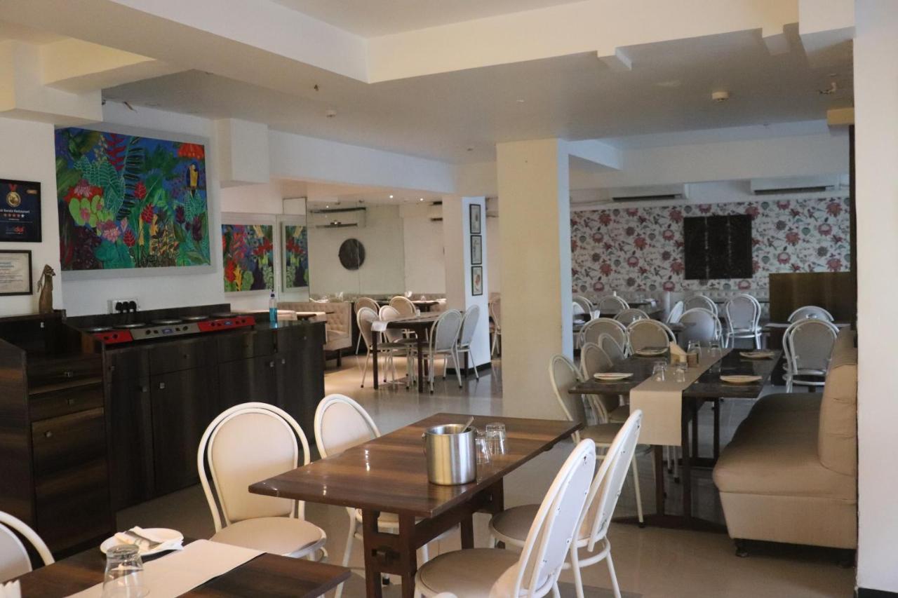 Hotel Samraj Mumbai  Buitenkant foto